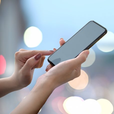 Par téléphone